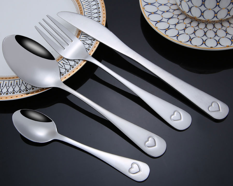 1524 Wholesale heart stainless steel knife fork spoon cutlery set 